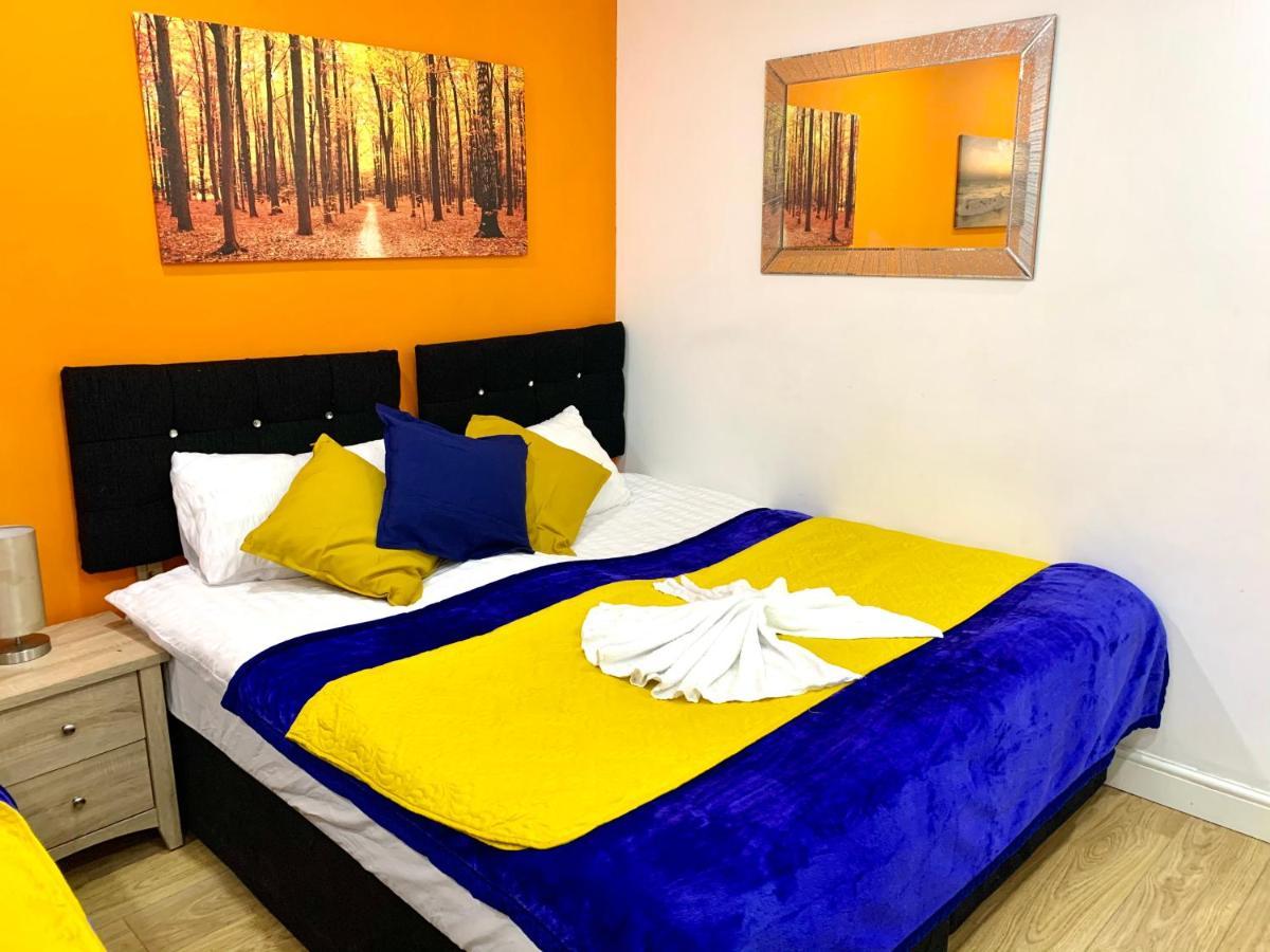 Appartement 2 Bedroom Apartment, Kitchen, Reception&private Garden Londen